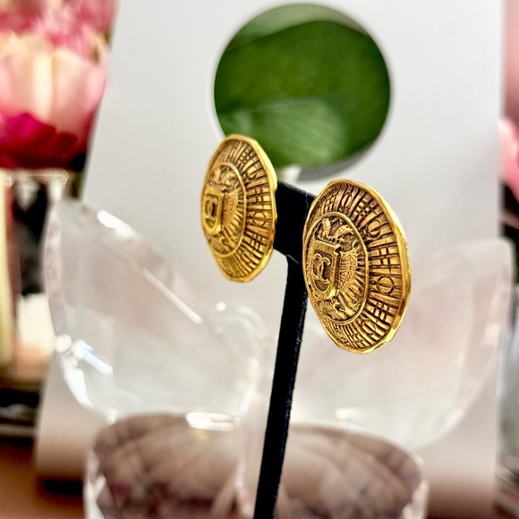 💝 CA Gift 💝 2 Options- Chanel Antique Gold Earrings - Picture 5 of 8